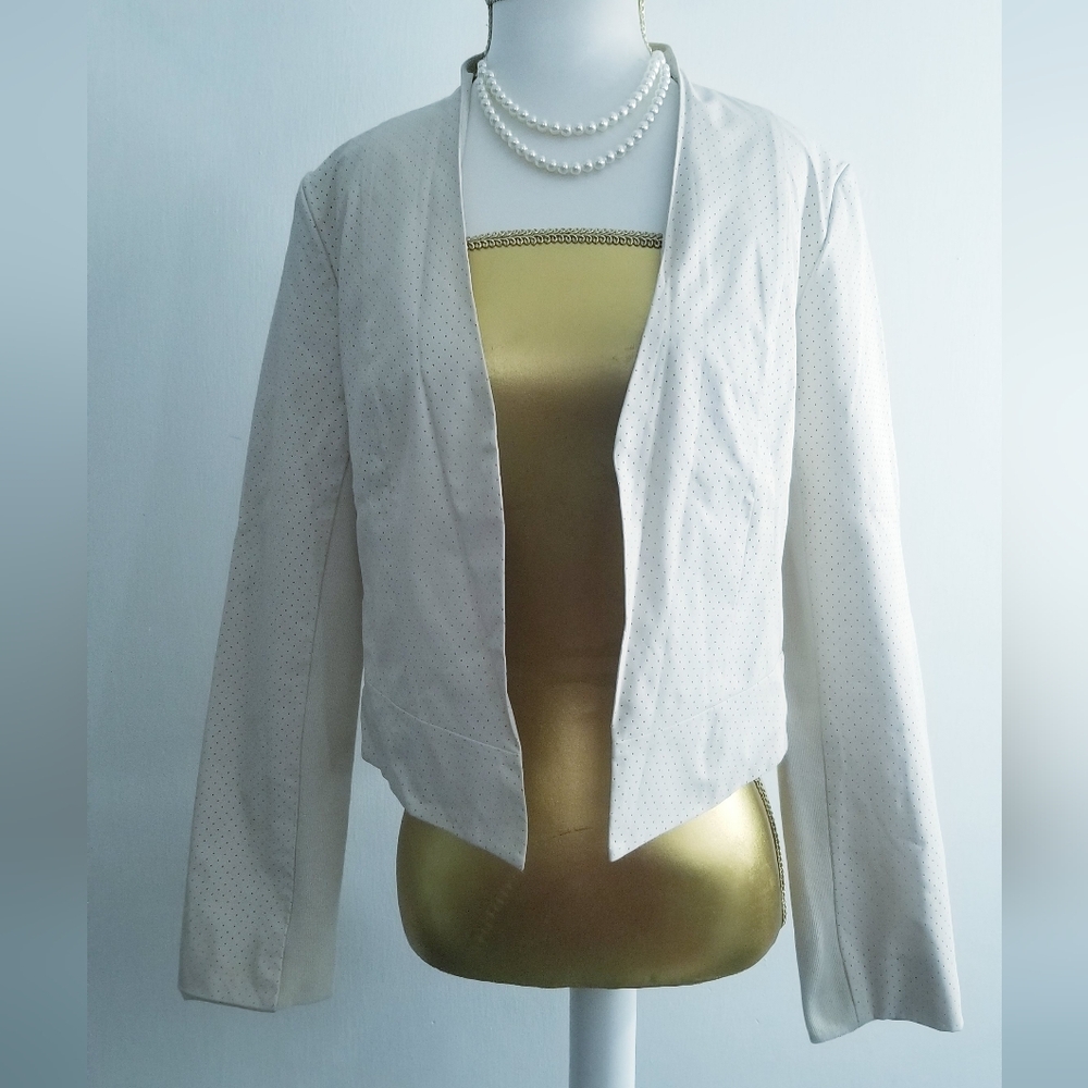 Ellen Tracy Cream Faux Leather Perforated Cropped Open-Front Blazer Jacket
